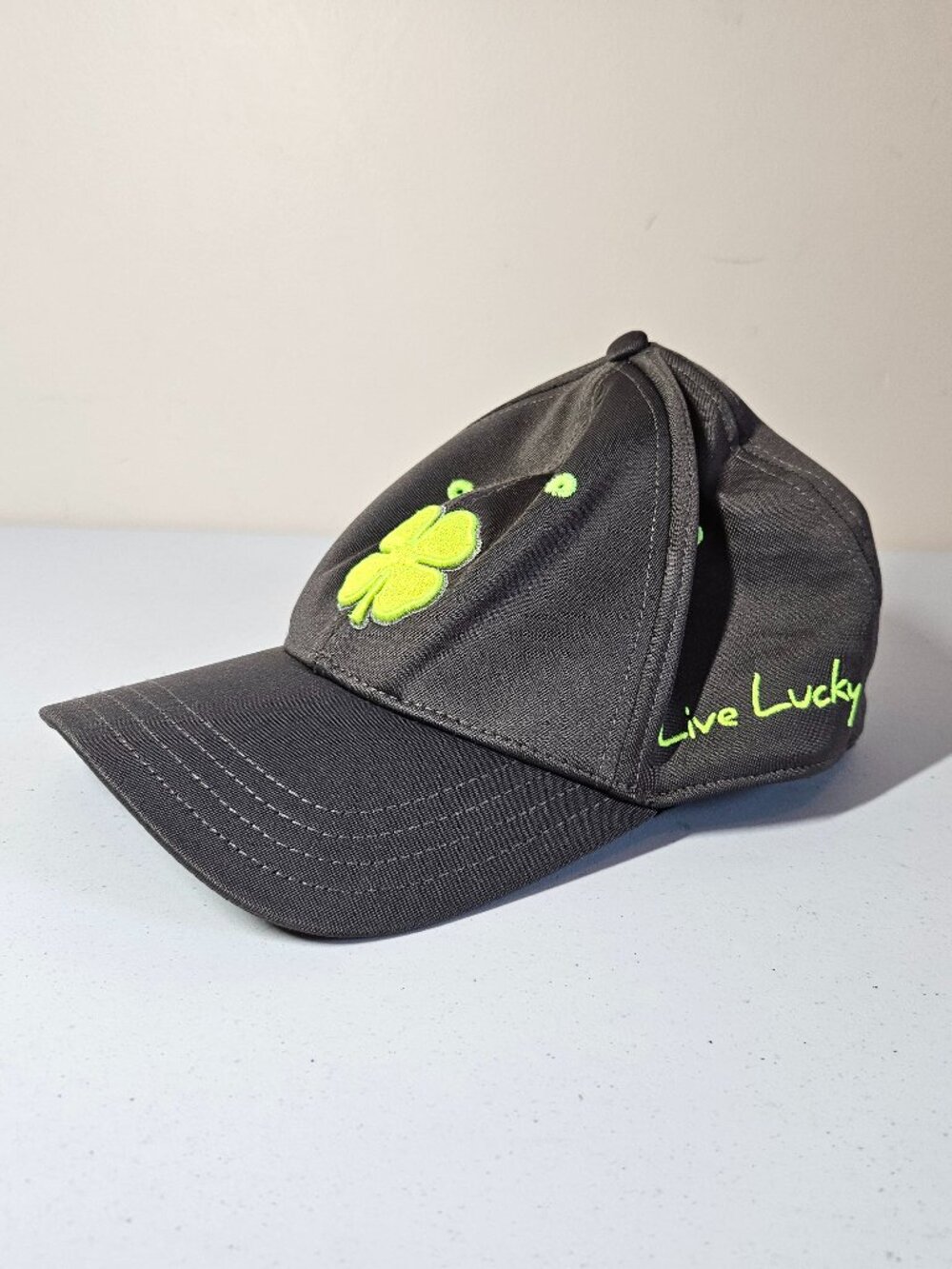 Black Clover Hat Mens S/M Charcoal Grey Neon Green Live Lucky A-Flex Baseball Ca